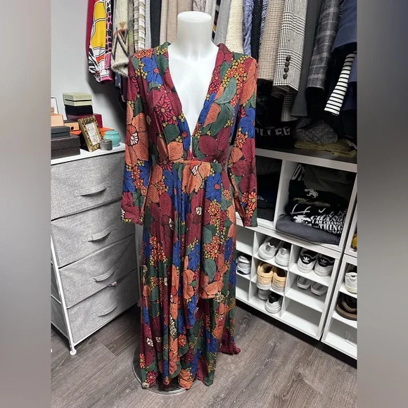 Farm Rio Black Stitched Flowers v neck maxi dress - Picture 2 of 10